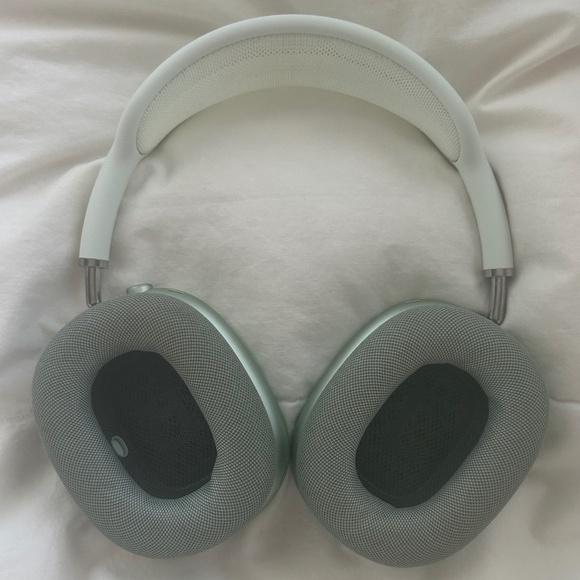 Apple AirPod maxes - Picture 2 of 5